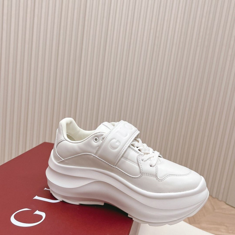 G*u*i casual shoes